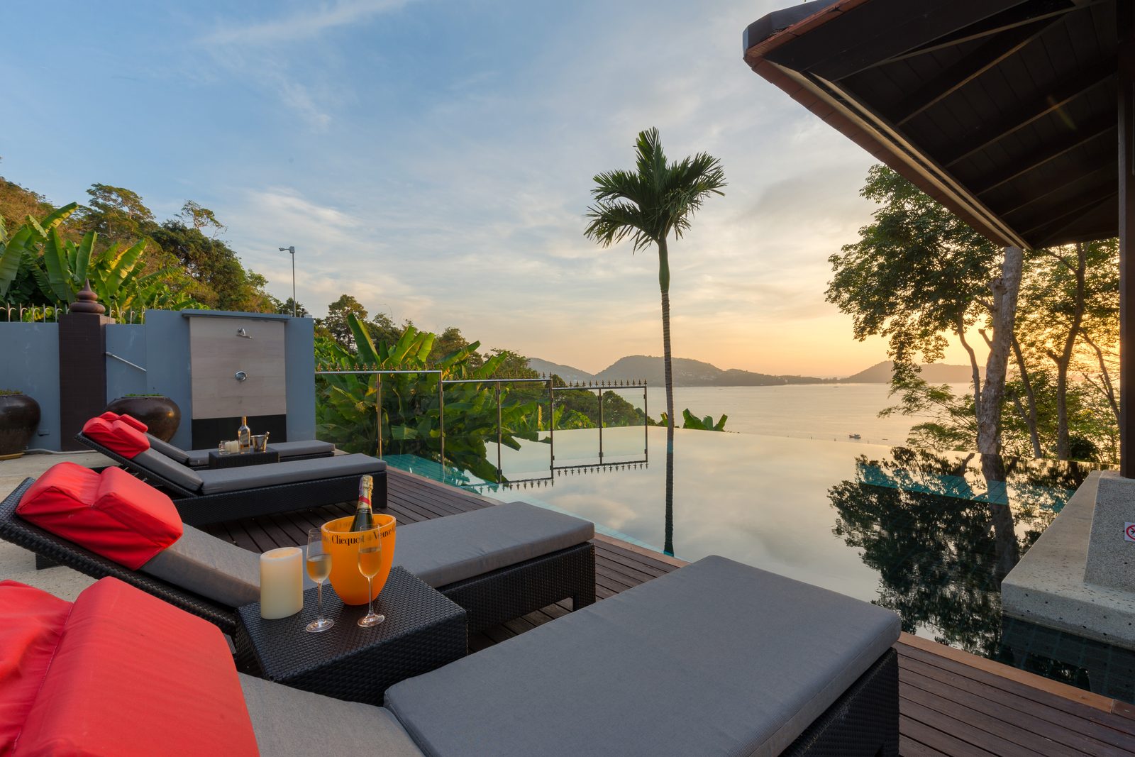 Patong Oceanview Twin Villas- Sky Villa